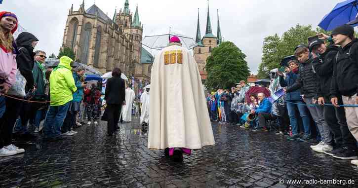Fronleichnam-Gottesdienst auf Erfurter Domstufen