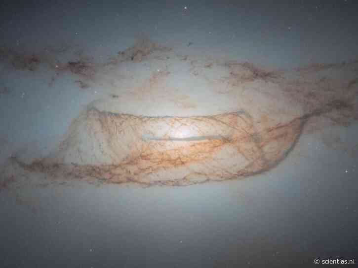 Nieuwe Hubble-foto toont fascinerend lensvormig sterrenstelsel NGC 4753