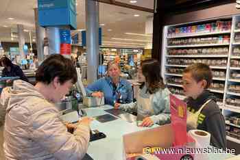 Leerlingen aan de slag bij Albert Heijn: “Gaat u betalen met de kaart mevrouw”