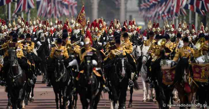König Charles nimmt an Geburtstagsparade teil
