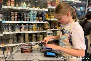 Kinderen nemen supermarkt over: “Later wil ik hier ook werken als vakantiejob”