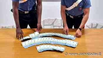 Fugge a tutta velocità, nascondeva 920 euro in banconote false