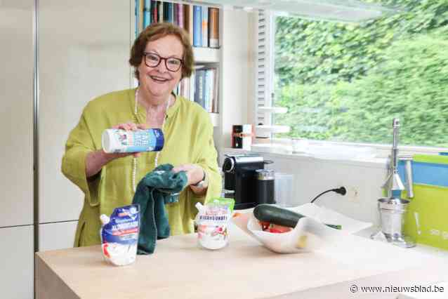 Daar is huishoudgenie Tante Kaat weer: “35 jaar geleden was ik bang dat luisteraars mijn accent betweterig zouden vinden. Het werd mijn troef”