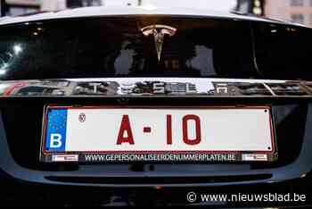 Koppel rijdt maandenlang rond met nagemaakte nummerplaat om te ontsnappen aan rijverboden