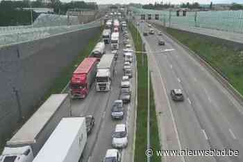 Kennedytunnel richting Nederland afgesloten door defecte wagen met rookontwikkeling