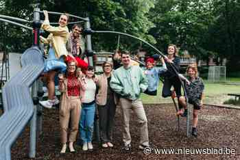 Ze is hoogzwanger, maar dat houdt regisseur Faye (32) niet tegen om haar eerste toneelstuk op de planken te brengen (… over hormonen)