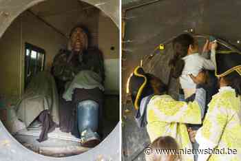 Tweehonderd Borgerhoutse eerstejaars zoeken naar reus Kapertein in te Boelaerpark: “Ik heb nog nooit zo’n grote man gezien”