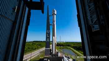 Boeing's Starliner rolls out to pad for June 1 astronaut launch (photos)