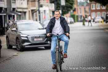 Alken schaft voorrang van rechts af en verlaagt snelheid in 21 straten