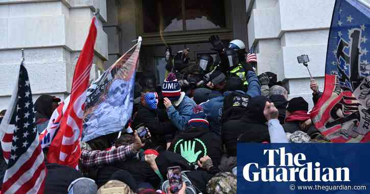 Man who allegedly rammed Trump sign at police on January 6 arrested by FBI