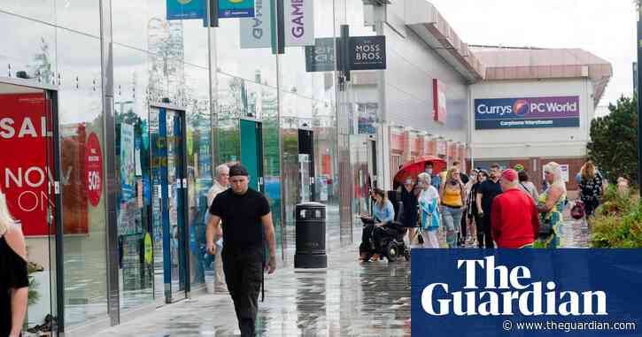 UK retailers call for business rates and planning reform after fall in shoppers