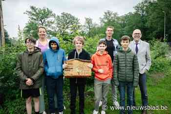 Leerlingen Groenzorg en provincie bezorgen Zonnebos groene speelplaats