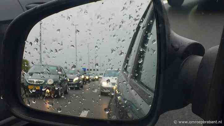 Ruim een uur vertraging op N65 vanwege dancefestival, omrijden geadviseerd