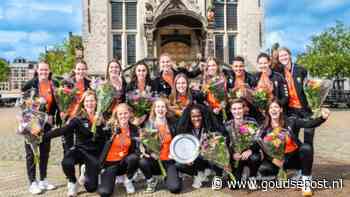 Vrouwen Jodan Boys gehuldigd in stadhuis: drie keer kampioen en promotie naar de topklasse