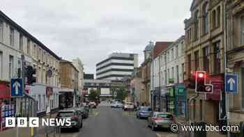 Man runs through town centre with machete