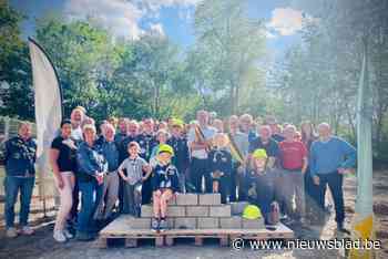 Eerstesteenlegging nieuw scoutslokaal is een feit: “Het zal aan alle wensen en normen voldoen”