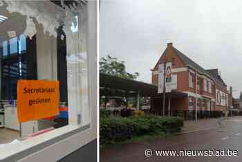 Leerkrachten VLOT! draven op in zwarte kledij en gaan in staking na ontslag directielid: “We staan als één blok achter haar”