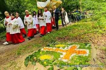 Hunderte Katholiken kommen in Stockkämpen zusammen