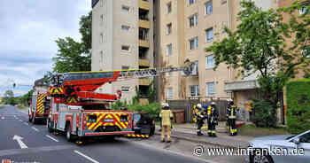 Bamberger Feuerwehr schaut mit Drehleiter in Wohnung - Anwohner melden verdächtiges Geräusch