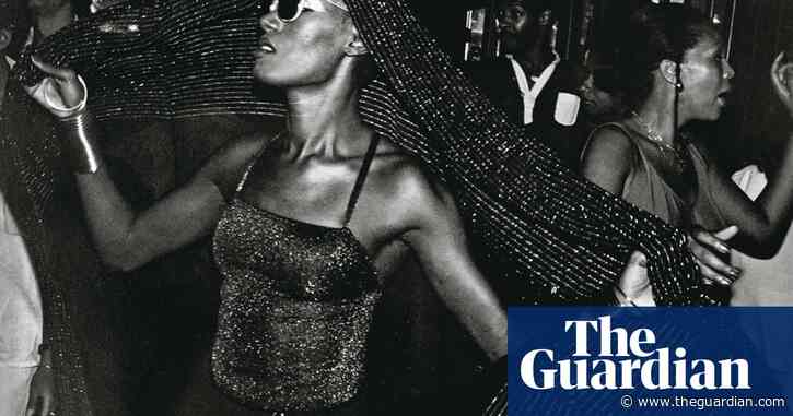 Grace Jones shakes her bones! Great moments in after-dark photography