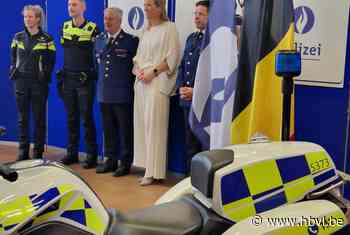 Motor van politie Beringen/Ham/Tessenderlo geshowd bij voorstelling van nieuwe markeringen en nieuw uniform voor politie