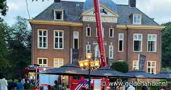 Bruiloft verstoord nadat er brand uitbreekt in de keuken van het kasteel