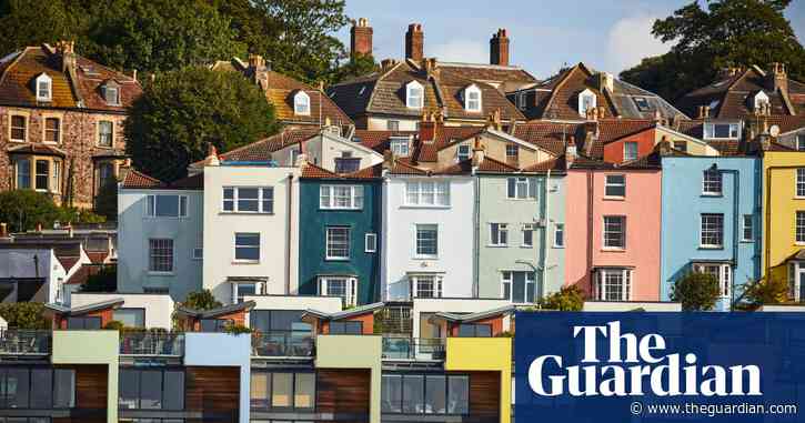 UK house prices return to growth as market ‘shows signs of resilience’