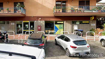 Rapinano le poste e scappano con il denaro, donna accusa malore per lo spavento