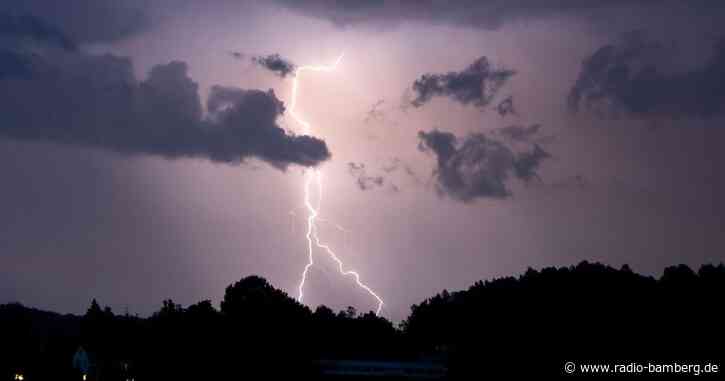 Weiter teils kräftige Gewitter am Samstag und Sonntag