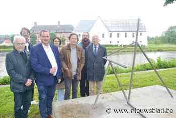 Beeld van Kris Martin verhuist van Scheldekop naar linkeroever: “Allemaal eens dat kunstwerk niet tot zijn recht kwam”