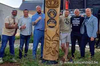 Vechtsporters tegen kanker onthullen totempaal