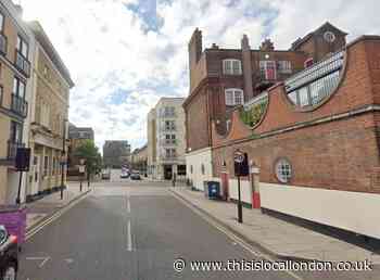 Isle of Dogs stabbing: Two men taken to hospital arrested
