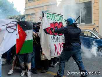 Scontri tra pro-Gaza e polizia: bombe carta e fumogeni. Cosa è successo a Roma