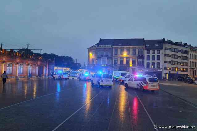 Vechtpartij start op trein en wordt verder uitgevochten in station: “Drie jongeren overgebracht naar ziekenhuis”