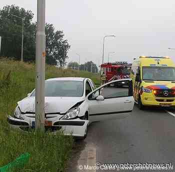 Auto ramt lantaarnpaal Aalsmeer