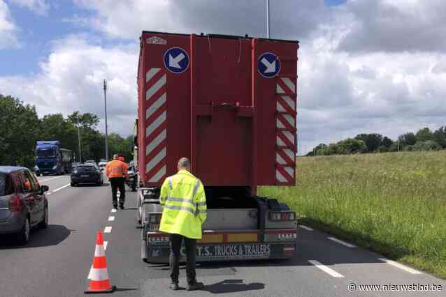 PZ Vlas controleert goederentransporteurs