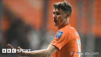 Fleetwood Town sign Virtue on a two-year contract