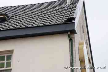 Brandweer haalt kat na twee dagen uit dakgoot