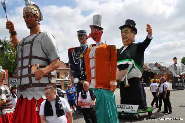 Massale belangstelling voor eerste reuzenstoet van Die Hamse Wuitens