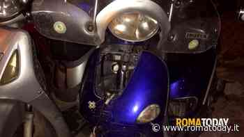 Giovani ladri sorpresi a smontare un motorino al parcheggio della stazione