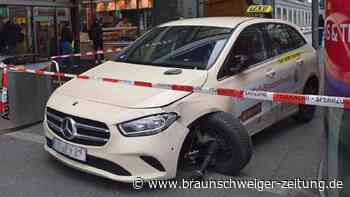 Unfall am Braunschweiger Bahnhof: Fahrer verliert Kontrolle