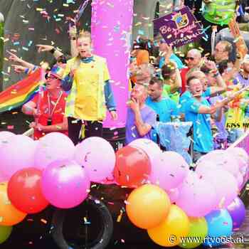 Jubileum Café Stonewall in Enschede: “Niemand kijkt hier raar op van twee kussende vrouwen of mannen”