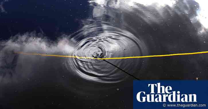 Couple finds safe stuffed with $100,000 cash while magnet fishing in New York