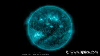 Double trouble: Sun unleashes 2 powerful X-class solar flares in 12 hours (video)