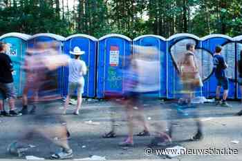 Liese (27) zit in dixi die omvergeduwd wordt door festivalgangers: “Pis en kak van half Mortsel over mij gekregen”