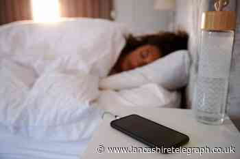When should I stop charging my phone? How to save money
