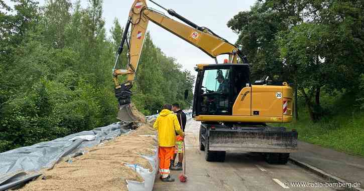 Tonnenschwere Sandbehälter gegen das Hochwasser