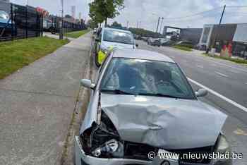 Bestuurder naar ziekenhuis na kop-staartaanrijding