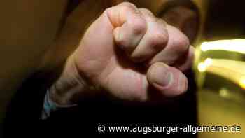 23-Jähriger schlägt Autofahrer an Tankstelle ins Gesicht