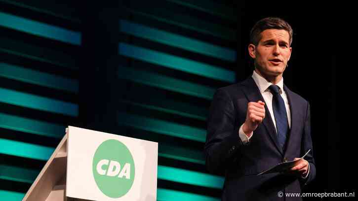 Tom lacht je toe vanaf het verkiezingsbord: 'Samen kom je verder'